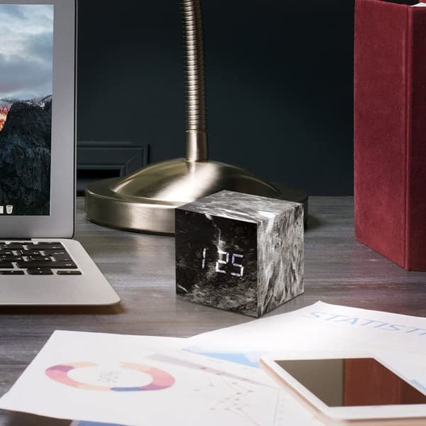 Marmor mönstrad väckarklocka, Fashion Multi-Function LED väckarklocka kub med USB-strömförsörjning, röststyrning, timer, termometer - Svart