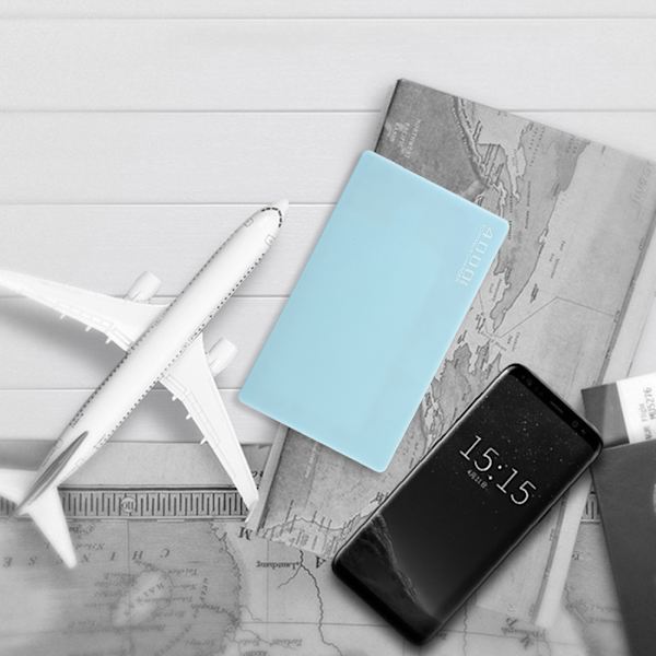 Ultratunn snabbladdning bärbar 4000mAh mobil strömförsörjning kommer med datakabel Power Bank (blå)