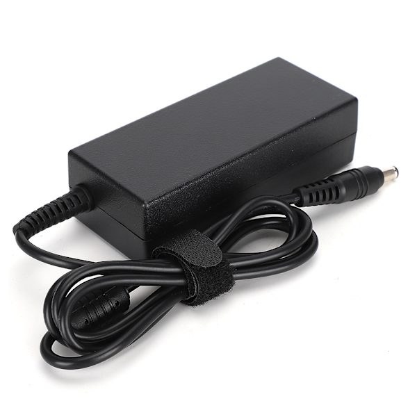 Sovitin Samsung Q1 / Q10 / Q30 / Q35 / X10 / M40 -kannettaville (100-240 V)