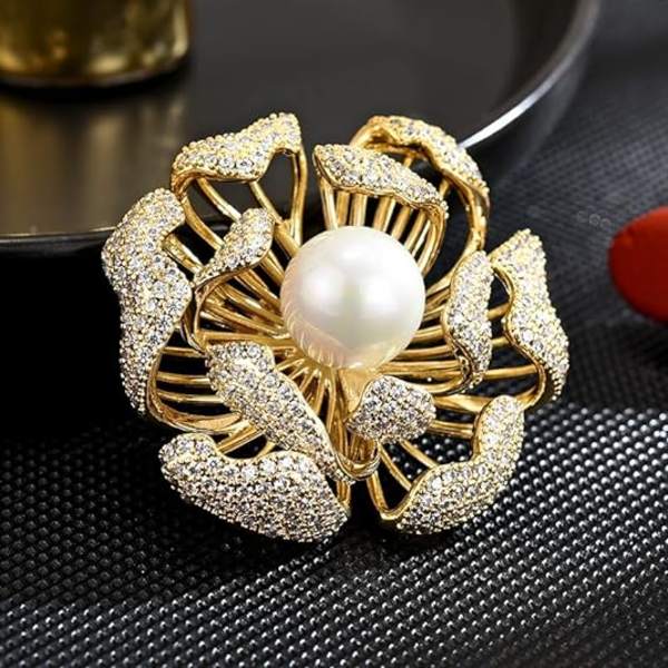 Pins for kvinners mote, skinnende snøfnugg store vakre blomsterbrosjer smykker for kvinner blomsterserie brosjer og nåler designer damekostyme Lotus