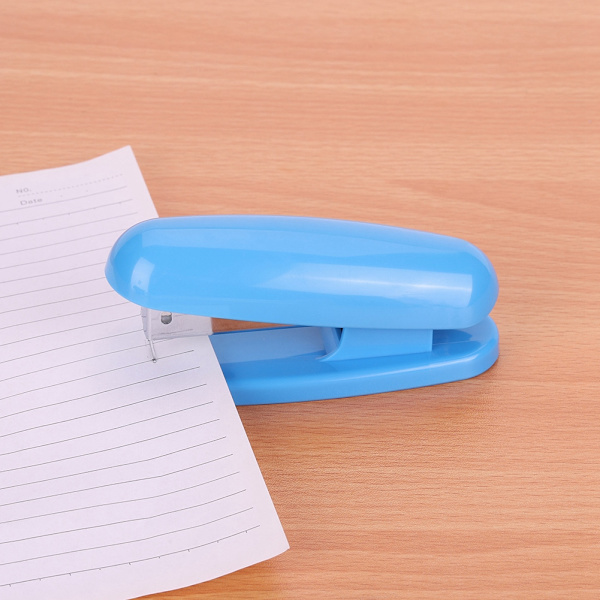 Bærbar Mini Cute 24/6 Heftemaskin Bindingsmaskin Stift Papir Dokument For Hjemmekontor (Blå)
