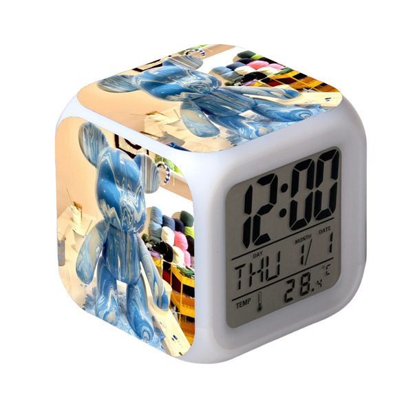 Wekity Cartoon Fluid Violent Bear Vekkerklokke LED Square Clock Digital vekkerklokke med tid, temperatur, alarm, dato