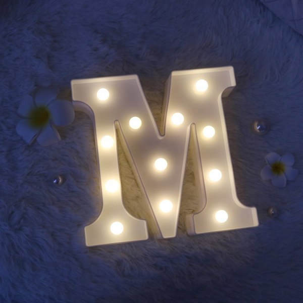 Qinwei LED-lys  Tallbokstavskilt for nattlys Bryllupsbursdagsfest Julehjemmedekorasjon Talllampe（Bokstav M）