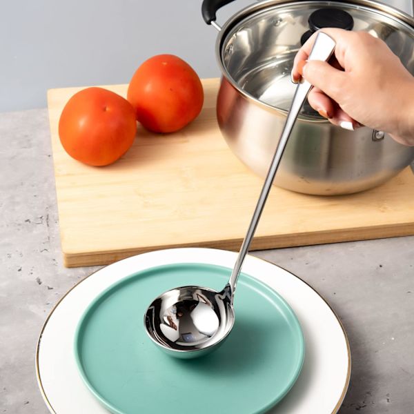 Slev för stansning, sopp- och såsslev, 18/10 rostfritt stål, kraftig köksslev för matlagning och servering, 28 cm, 77 ml