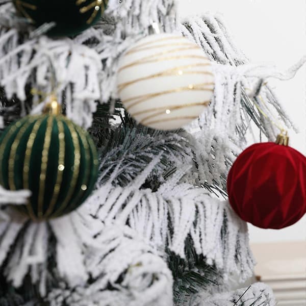 6 stk. glitrende julekugler i fløjl og flocking til festlig og stilfuld julepynt, daterød Date red