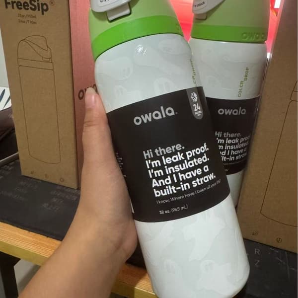 Owala Boo-Ya pimeässä hohtava Color Drop 24oz/32oz Freesip Halloween-pullo