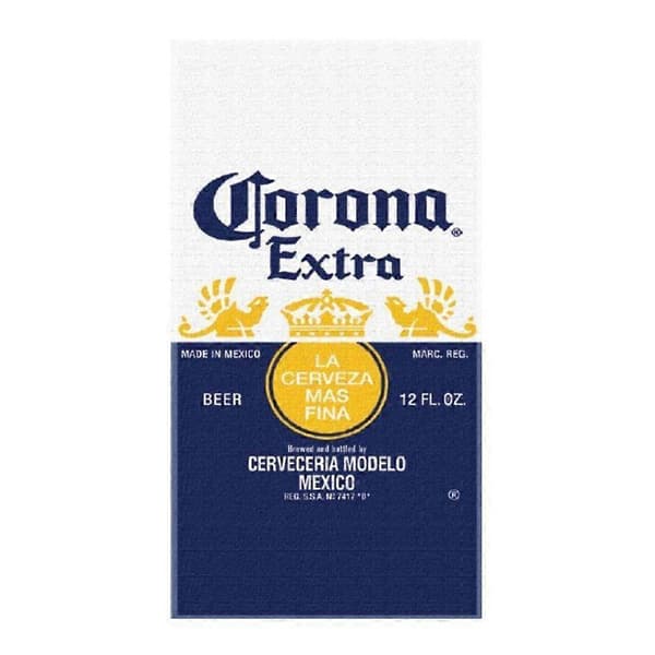 Corona Extra -oluen etiketillä varustettu rantapyyhe