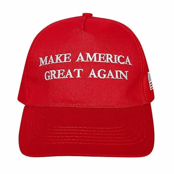 Broderede kasketter med teksten \"Make America Great Again\", amerikansk præsidentvalg