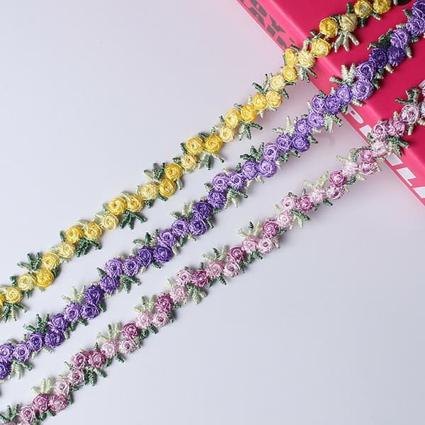 Blommigt spetsband med kantband i tyg BLÅ Blå blue