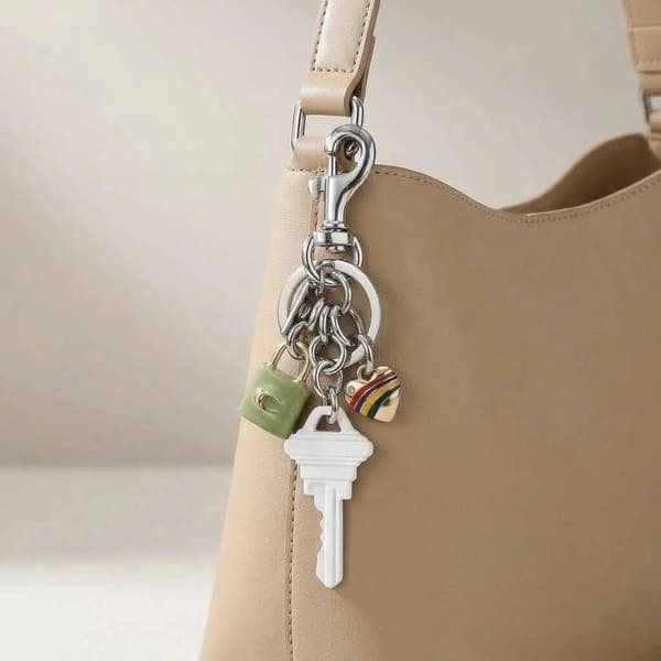 Väskberlock, söta handväskberlocker, väsktillbehörsberlocker, väskkedjor, handväskberlocker White Key