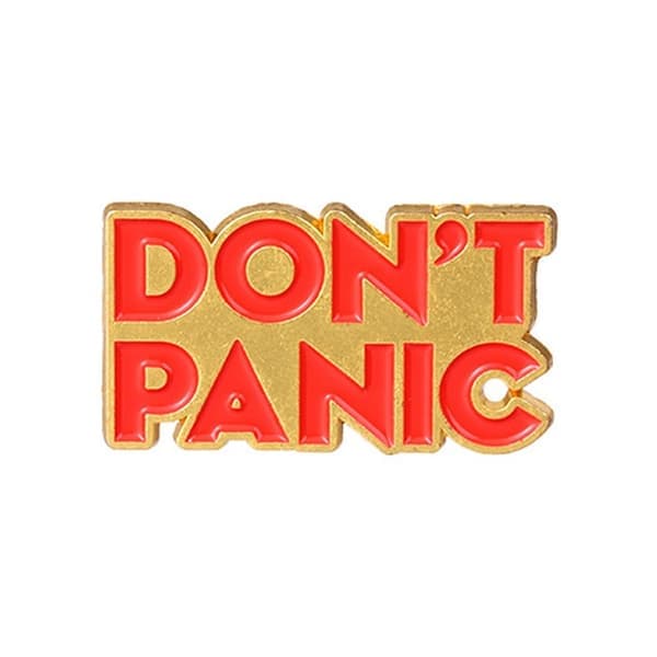 4 stk \"Don't Panic\" brosjer emaljepins 02 02 2 2