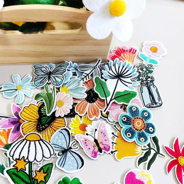 32 broderede lapper, klare lyse farver, strygeapplikation til tøj, kjole, hat, jeans, DIY-tilbehør (blomst)