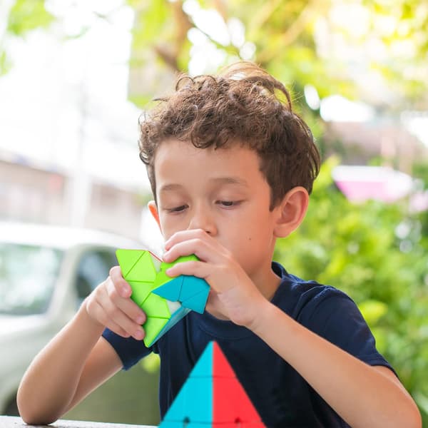 Newverest Stickerless Pyraminx Speed Cube – Glattroterende Magisk Pyramidepuslespill for Barn og Voksne Pyraminx Speed Cube