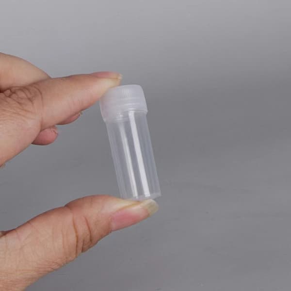 50 st provpåsar Små plastflaskor med lock Förvaring