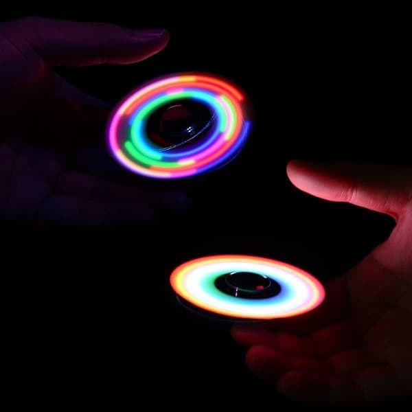 LED Lysende Fidget Spinner - Festgave med rigeligt lysshow - Angstlindrende sensorisk legetøj til børn og voksne Sort