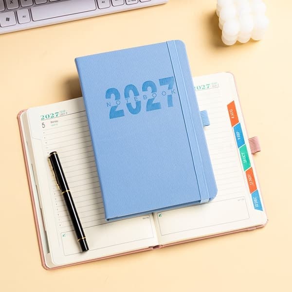2027-planlegger (engelsk versjon), kalender, notatbok, opptaker for arbeidseffektivitet, båndplanlegger, blå, A5