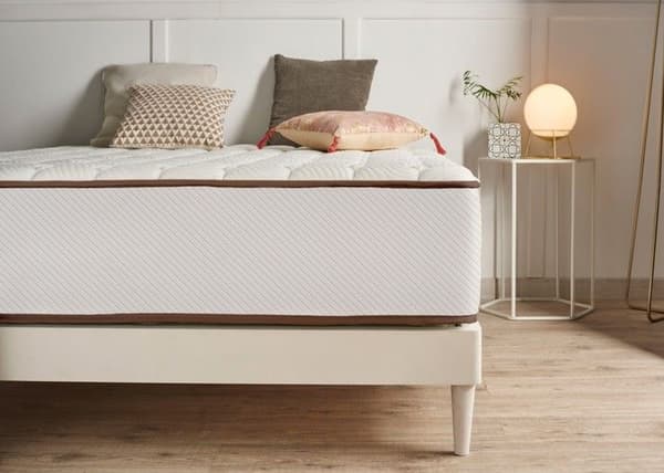 Moonia | Viscosoft-madrass | Air Max Vit 27 cm | 135X190 cm | Medelhårdhet
