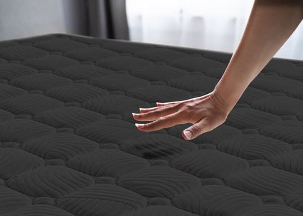 Moonia | Viscosoft Madras | Air Black | 150X190 cm | Medium Fasthed