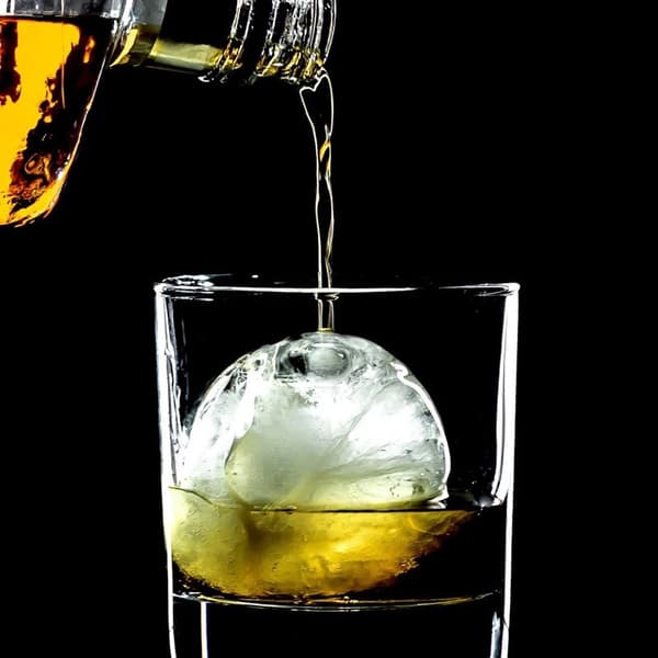 1/2 / 4PCS 4 Cavity Whisky Ice Cube Maker mögel sfär mögel 2PCS