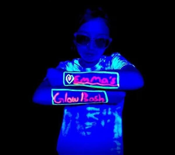 Glow Ansiktsfärgkritor 6 Färger UV Kroppsfärg Set