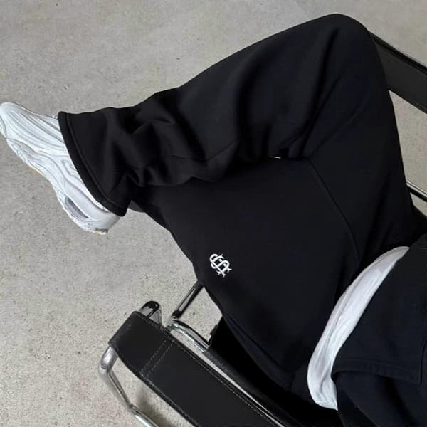Enfärgade lediga herrbyxor, elastisk och bekväm midja, slitstarkt polyestertyg. black M