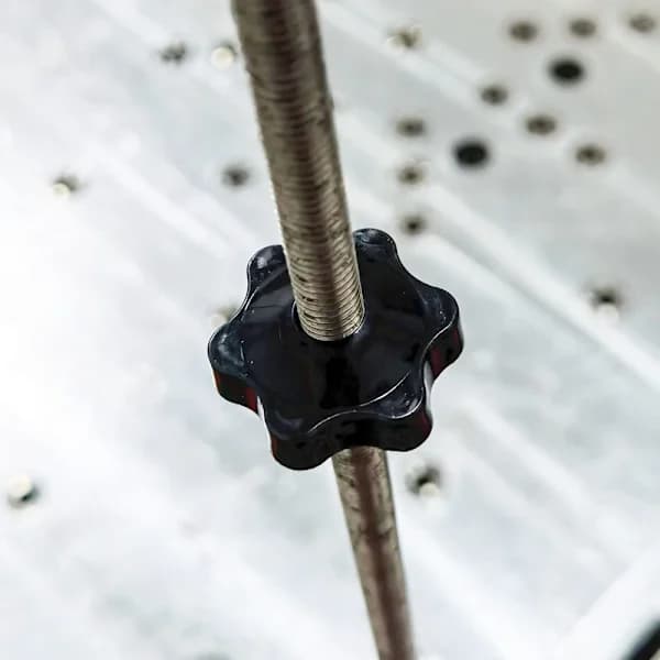 12 st M8 stjärnformade räfflade klämmuttrar påskruvningstyp 12 st