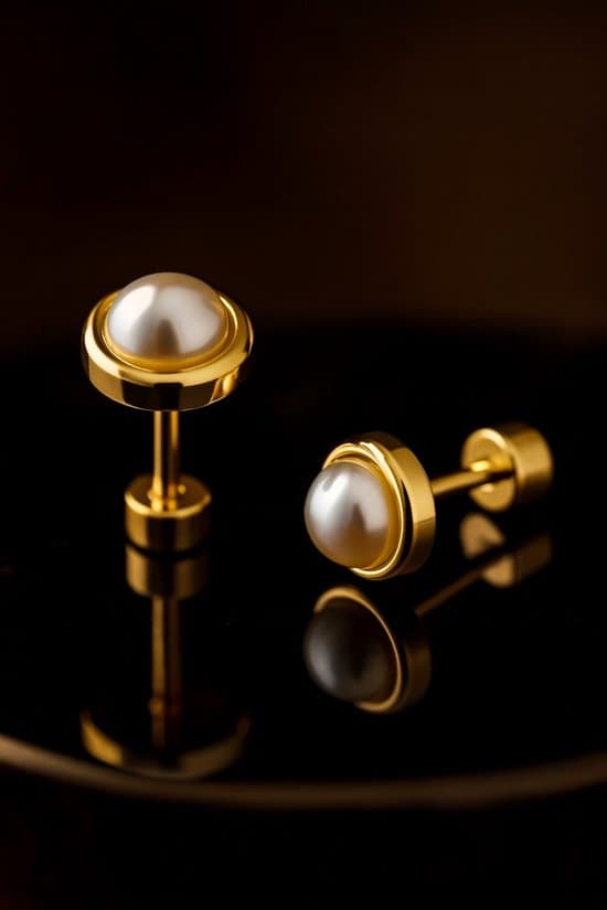 Lundholm Perleøreringe til Kvinder, 14K Guldbelagte Rustfrit Stål Faux Perle Stud Øreringe 8mm, Vandtætte Hypoallergene, Gave til Hende
