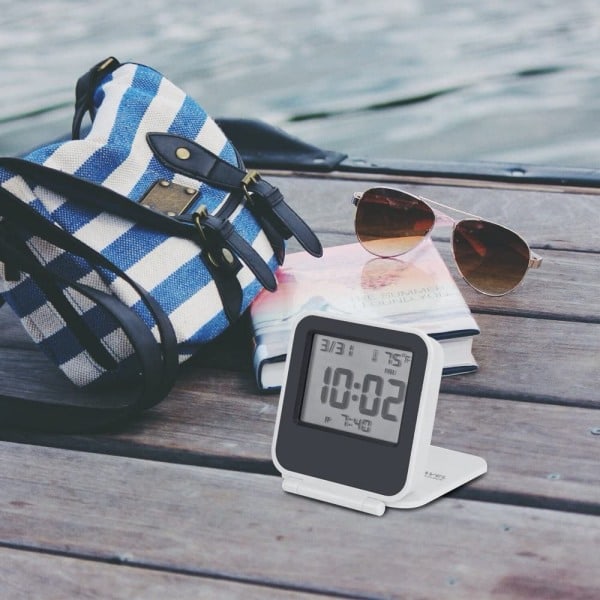 Liten digital reseväckarklocka, batteridriven mini-reseklocka med bakgrundsbelysning, bärbar hopfällbar mini-fickkalender temperaturklocka (vit)