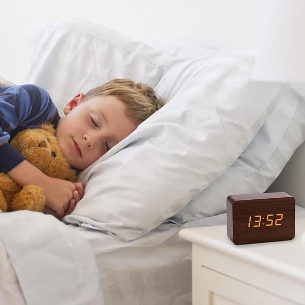 Digital väckarklocka med stor LED-display, USB-driven, justerbar ljusstyrka, röststyrning för sovrumsskrivbord, vit White