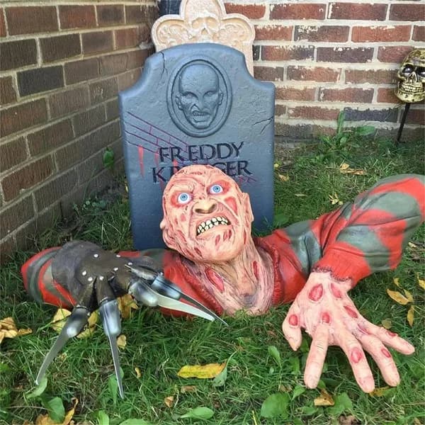 Ryömivä zombipuutarhapatsas Halloween-sisustukseen [JUN]