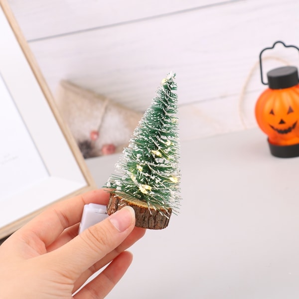 1:12 Dockhus Miniatyr Julgran med LED-belysning