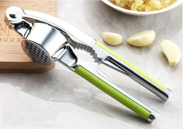 Professional Stainless Steel Garlic Press with Comfortable Handle