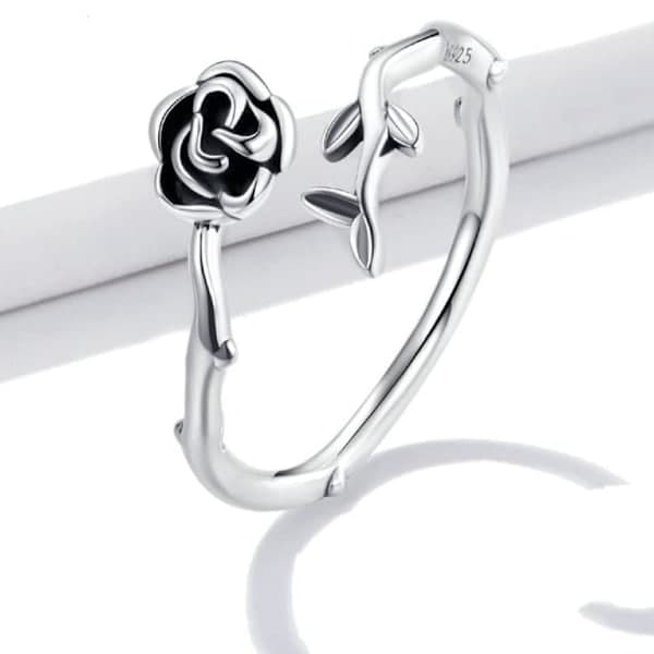 Silverring rodiumpläterad justerbar ring med ros