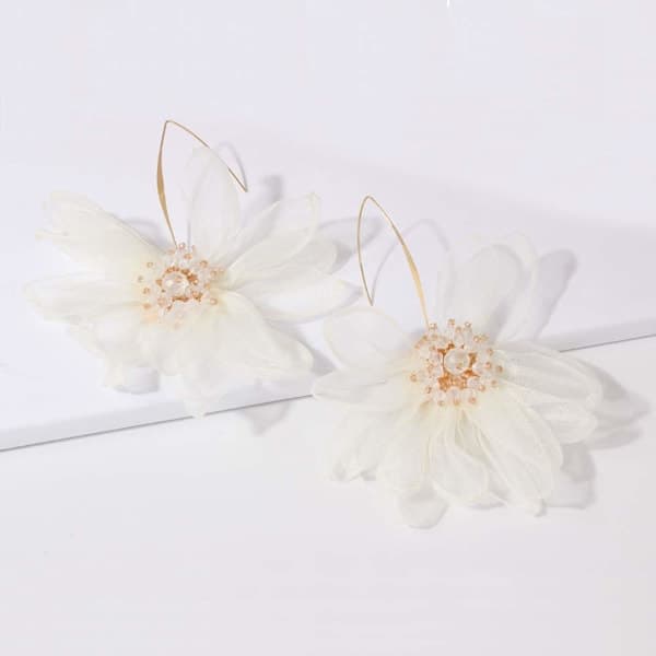 Store kronblad-dråpe store øredobber med chiffonblomstertassel (elfenben)