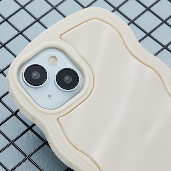 iPhone 15 Mobilskal Vågig Textur Beige