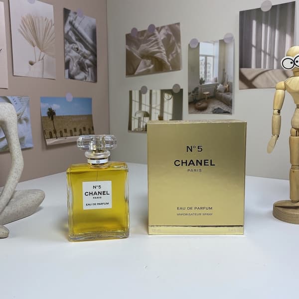 Chanel's Eau de Parfum No. 5 (Gul æske) 100ml