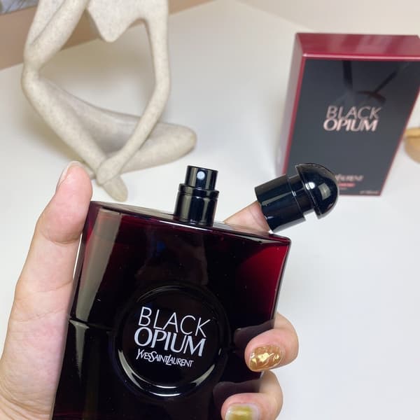 a'Yves's Saint Laurent Deep Red Opium Eau de Parfum 90ml