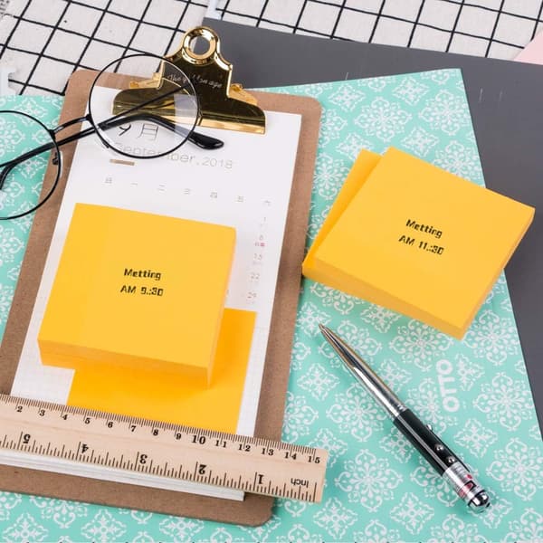 4-pack Super Adhesive Post-It Notes, 7,6 x 7,6 cm, 100 blad per block, (Fluorescerande Gul)