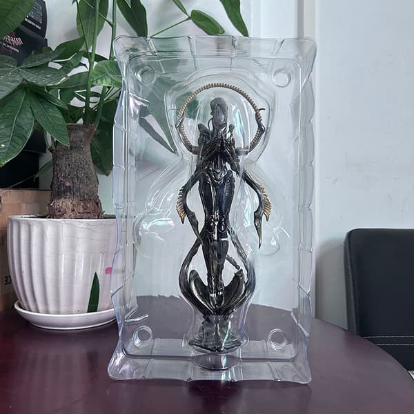 Med eske; mystisk alien vs predator-figur, 28 cm stor samlerpynt, voksen gave