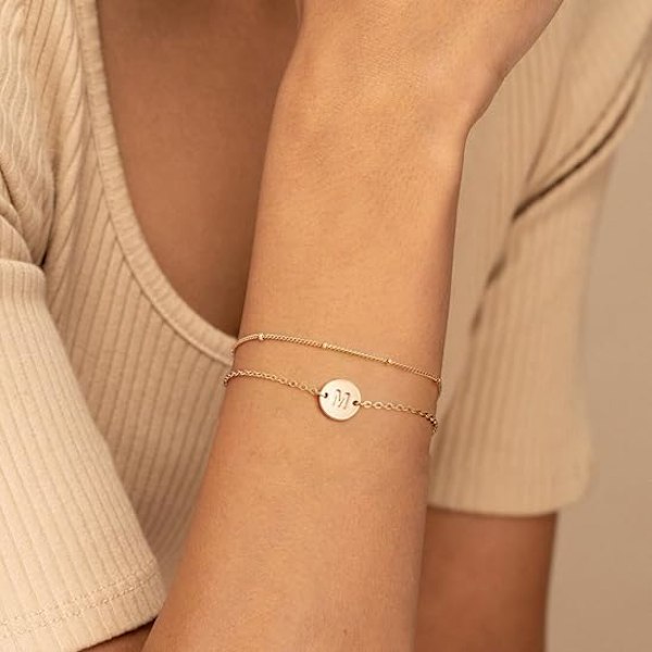 A-Z Gull Initial Armbånd for Kvinner Trendy - Sjarmerende 31K Gullbelagt Lagdelt Perlebrev Initial Armbånd Personlig Skive Monogram Armbånd