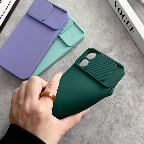 Passer til iPhone 15 Plus; Burgunder støtsikkert silikondeksel med iPhone, solid farge skyvbart kamerabeskyttelse, mykt og komfortabelt. Claret iPhone 15 Plus