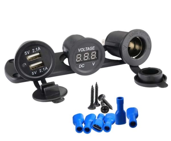 3-i-1 Billaderpanel 12V, Doble USB-porter, LED Voltmeter, Sigarettenneradapter Strømuttak