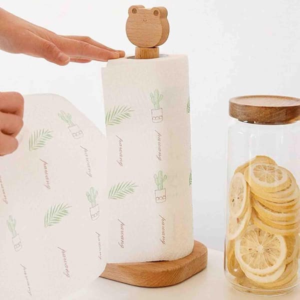 Köksrullehållare i trä med bas, köksrullehållare, pappersrullehållare B