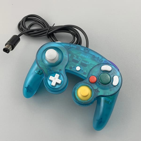Grå trådløs kontroller kompatibel med PlayStation 4 med vibrasjon og USB-kabel