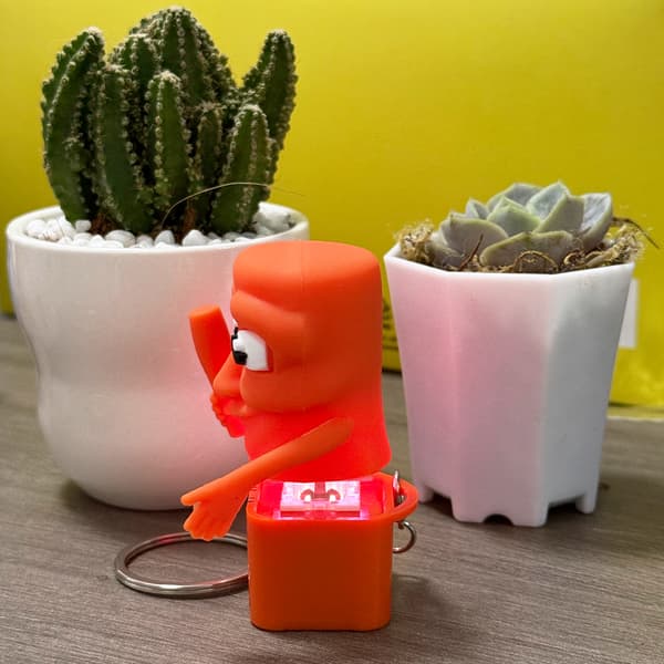 1 stk. 3D-printet viralt udtryk træ nøglering figur, samlerobjekt nyhedsgave til voksne
