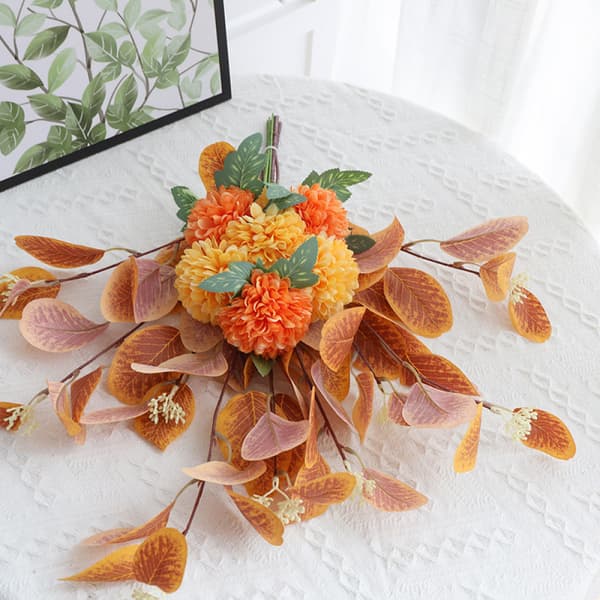 Kunstig eukalyptus dekorativ blomst, oransje, 1 stk