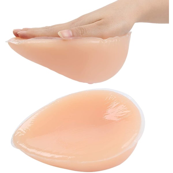 Selvklæbende silikonebryst danner bryst til mastektomiprotese