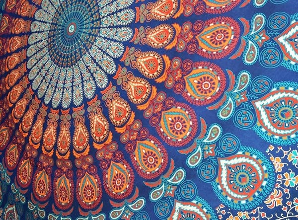 Kuvakudos - Bohemian Psychedelic Gold Blue Peacock Mandala Seinävaate (Kulta Sininen)