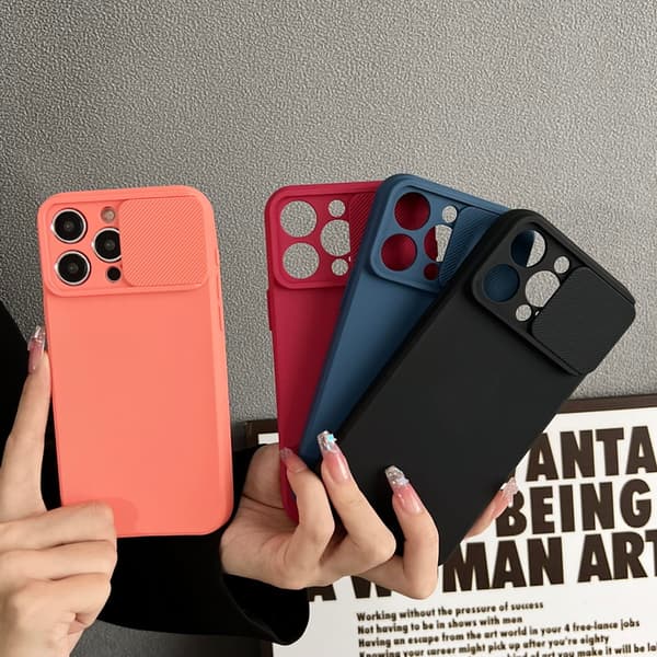 Passer til iPhone 15 Plus; Burgunder støtsikkert silikondeksel med iPhone, solid farge skyvbart kamerabeskyttelse, mykt og komfortabelt. Claret iPhone 15 Plus
