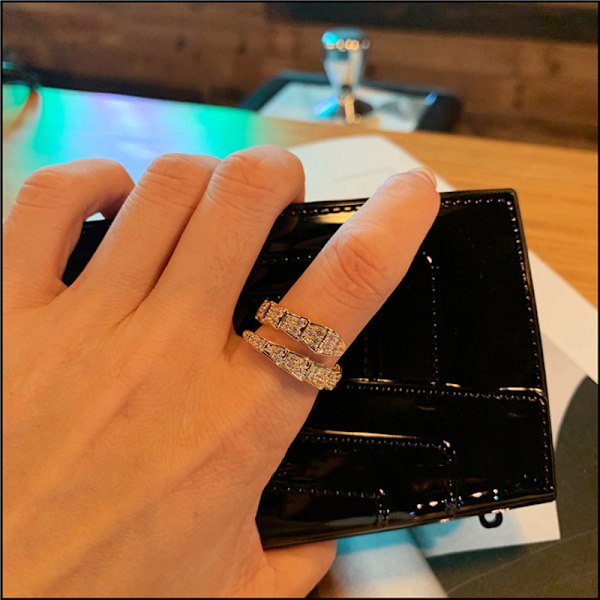 Ormformad Öppningsarmband Kvinnors Mode Zirkon Rhinestone Armband Bangel Minimalistisk Armband Smycken